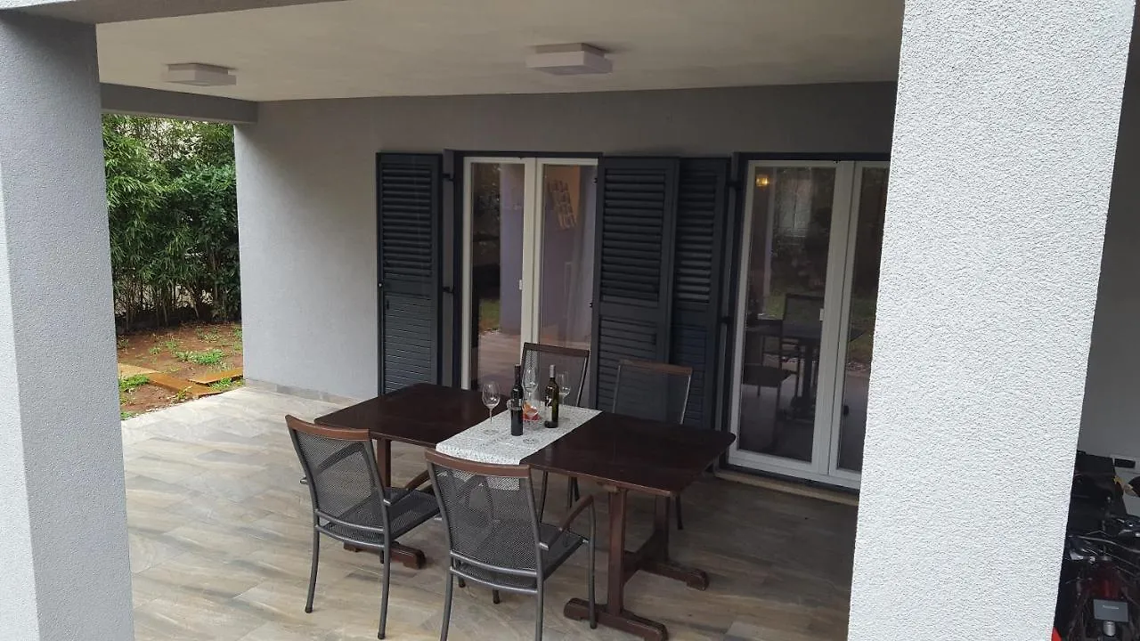 Apartments Dasara Ρόβινι 0*,  Κροατία
